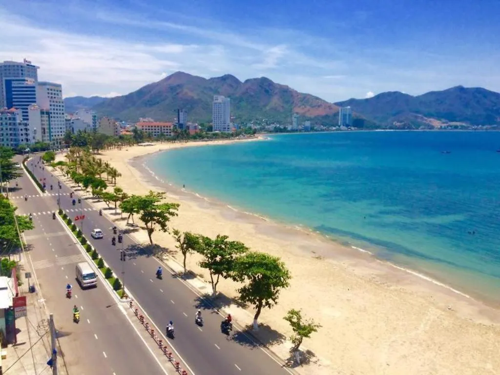 La Mer Hotel Nha Trang 3*,