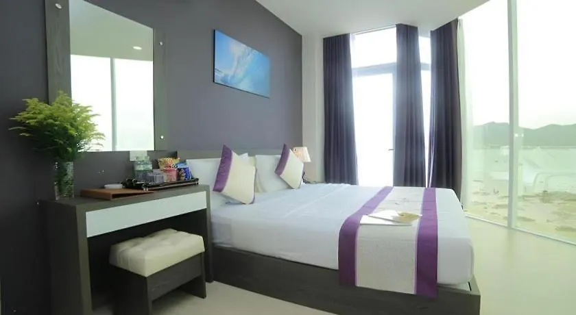 La Mer Hotel Nha Trang 3*,