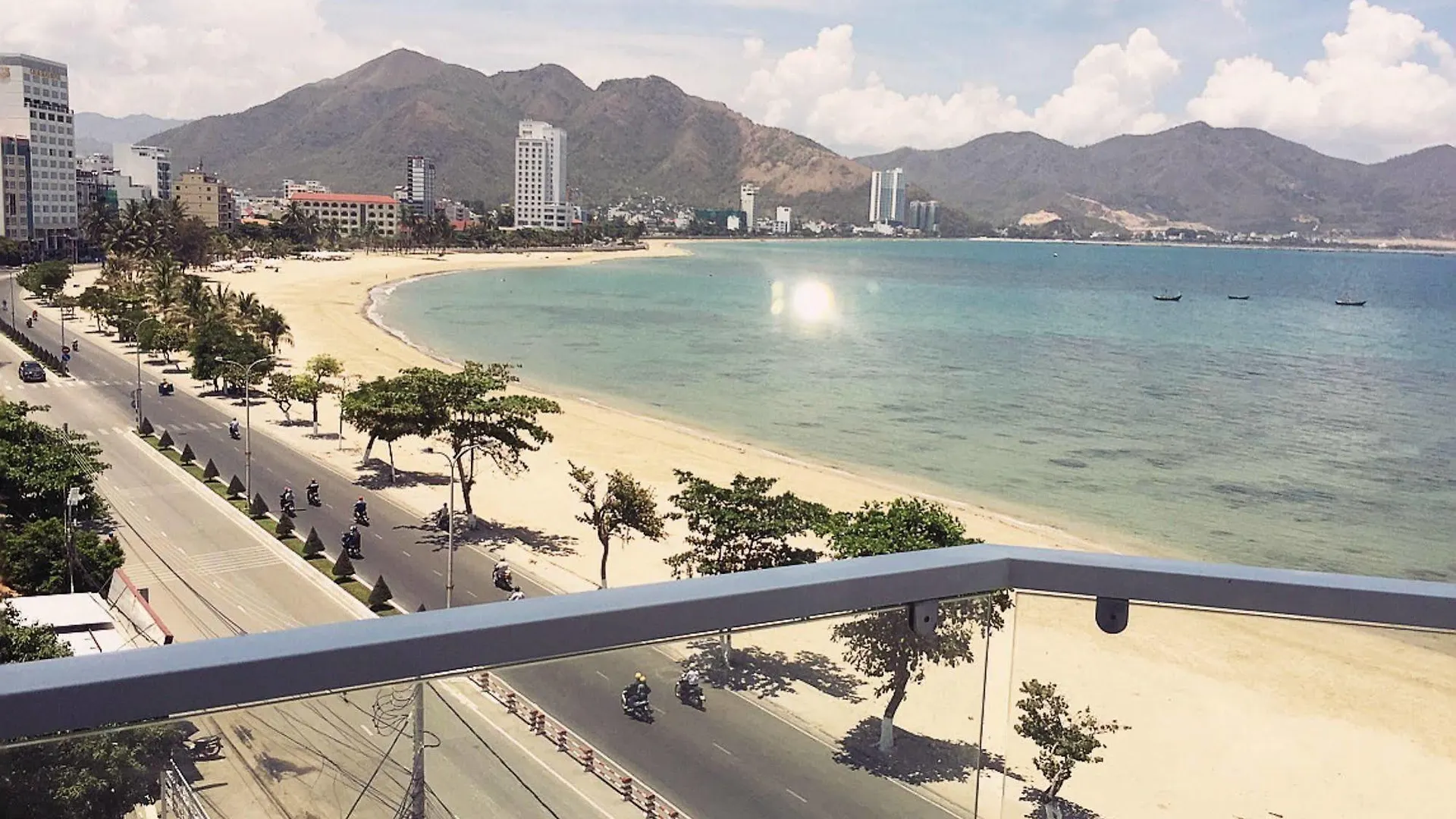 La Mer Hotel Nha Trang 3*,